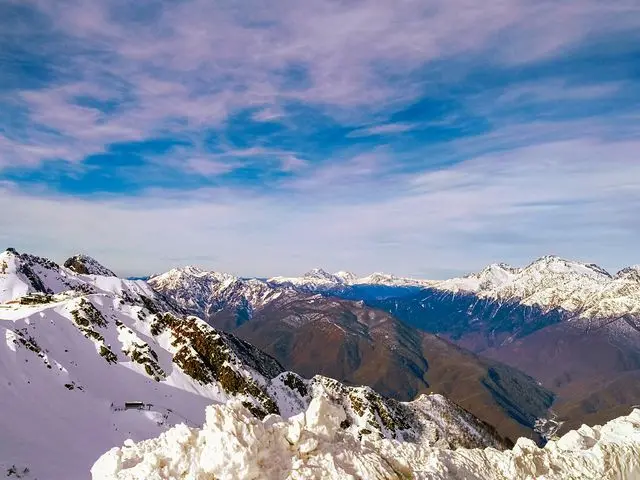 Авторские экскурсии: погружение в историю и культуру с опытным гидом