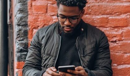 Готовый профиль ВКонтакте: трамплин для бизнеса или скользкий путь к бану?